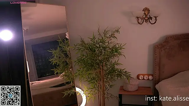 Snapshot of RadiantBliss chatting on June 15, 2026, 4:50 pm RadiantBliss online show from June 15, 2026, 4:50 pm