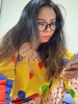 Snapshot of aa520uv chatting on November 8, 2025, 12:03 am aa520uv online show from November 8, 2025, 12:03 am