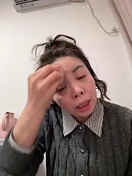 Snapshot of aa520uv chatting on February 2, 2026, 11:48 pm aa520uv online show from February 2, 2026, 11:48 pm