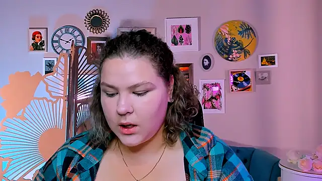 Snapshot of FlorenceAnderson chatting on September 25, 2025, 5:46 am FlorenceAnderson online show from September 25, 2025, 5:46 am