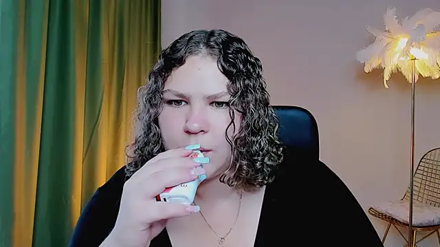 Snapshot of FlorenceAnderson chatting on September 18, 2025, 7:11 am FlorenceAnderson online show from September 18, 2025, 7:11 am