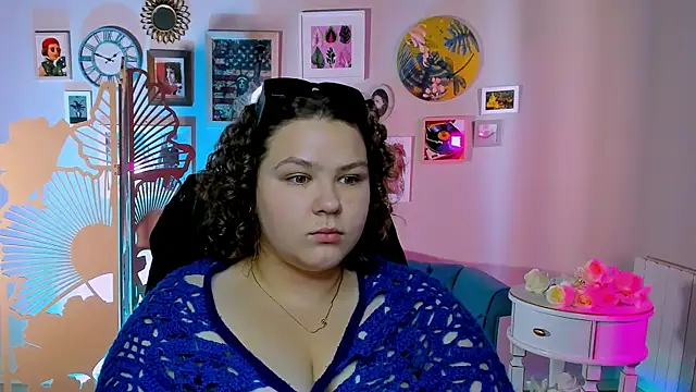 Snapshot of FlorenceAnderson chatting on September 29, 2025, 9:16 am FlorenceAnderson online show from September 29, 2025, 9:16 am