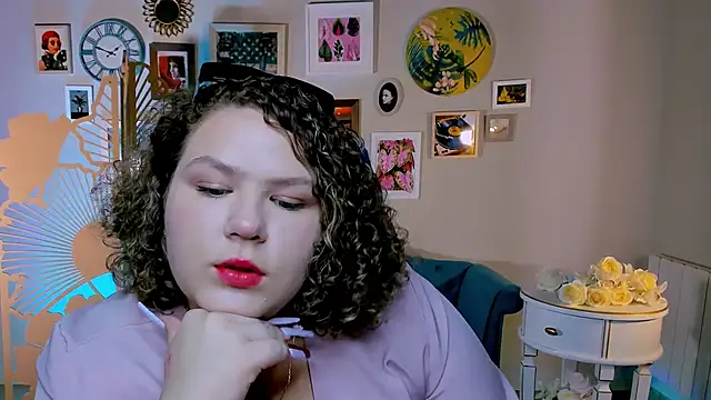 Snapshot of FlorenceAnderson chatting on September 30, 2025, 9:26 am FlorenceAnderson online show from September 30, 2025, 9:26 am