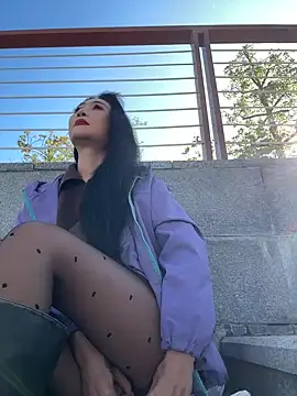 linger-23 online show from December 23, 2025, 6:56 am