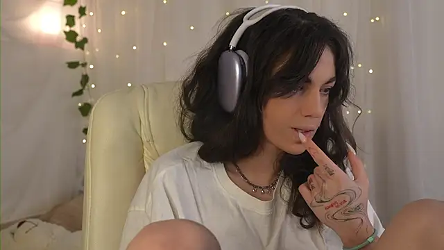 mystica  online show from October 29, 2025, 8:35 am