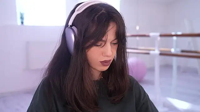 mystica  online show from September 30, 2025, 8:42 am