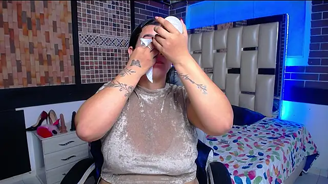 Snapshot of kriss_sweetboobs10 chatting on September 27, 2025, 12:55 pm kriss sweetboobs10 online show from September 27, 2025, 12:55 pm