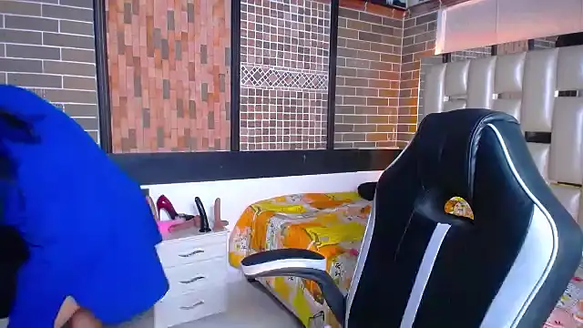 Snapshot of kriss_sweetboobs10 chatting on September 20, 2025, 12:43 pm kriss sweetboobs10 online show from September 20, 2025, 12:43 pm