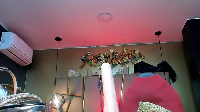 Kendraa Hot online show from April 12, 2026, 12:03 am