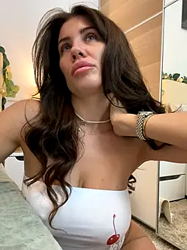 CelineReys online show from October 1, 2025, 4:00 pm