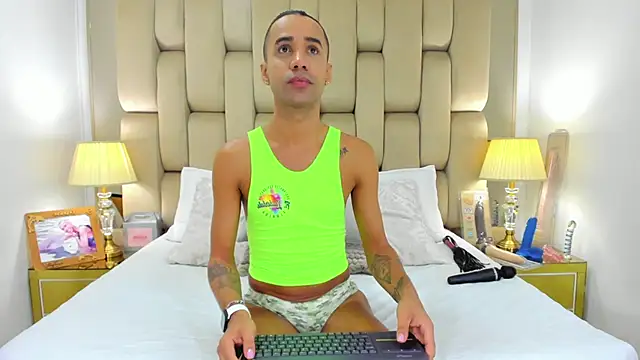 Snapshot of Anghel_Stone chatting on October 1, 2025, 7:18 pm Anghel Stone online show from October 1, 2025, 7:18 pm