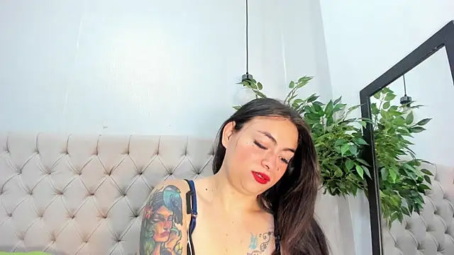 Mia Collivens online show from September 13, 2025, 10:48 am