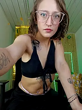 perla purpura online show from March 18, 2025, 1:44 pm