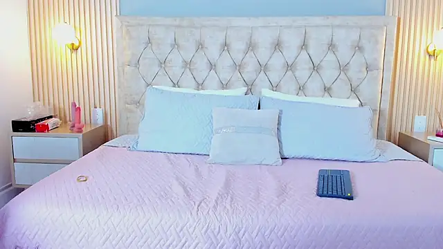 Hera goddesss online show from September 24, 2025, 3:51 pm