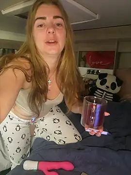 Snapshot of Amesthyst_destiny chatting on October 15, 2025, 10:18 pm Amesthyst destiny online show from October 15, 2025, 10:18 pm