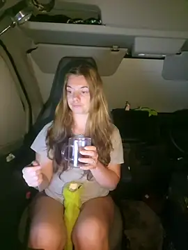 Snapshot of Amesthyst_destiny chatting on October 5, 2025, 12:01 am Amesthyst destiny online show from October 5, 2025, 12:01 am