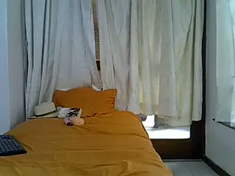 Snapshot of DevineChic chatting on March 17, 2025, 1:29 pm DevineChic online show from March 17, 2025, 1:29 pm