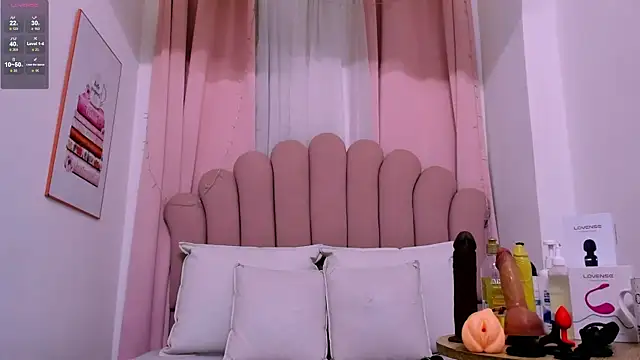 NicoleMadrird online show from April 4, 2026, 11:50 am