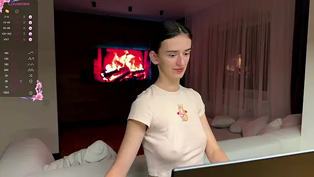 Snapshot of TwinTemptations chatting on October 8, 2025, 8:42 pm TwinTemptations online show from October 8, 2025, 8:42 pm