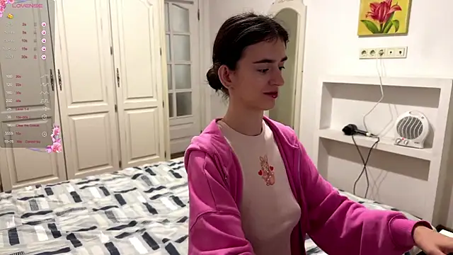 Snapshot of TwinTemptations chatting on October 6, 2025, 6:52 pm TwinTemptations online show from October 6, 2025, 6:52 pm