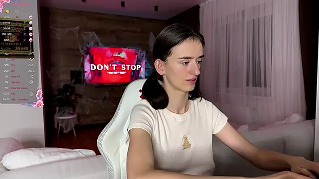 Snapshot of TwinTemptations chatting on November 1, 2025, 9:52 pm TwinTemptations online show from November 1, 2025, 9:52 pm