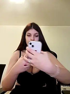 MeCherryy online show from February 13, 2026, 2:17 pm