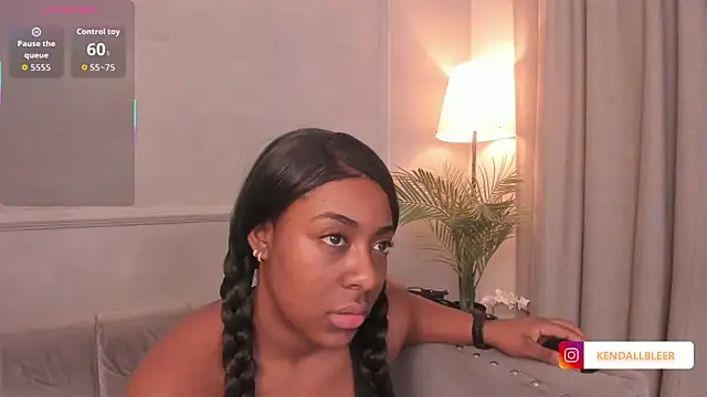 Snapshot of Kendallbleer chatting on October 14, 2025, 11:44 am Kendallbleer online show from October 14, 2025, 11:44 am