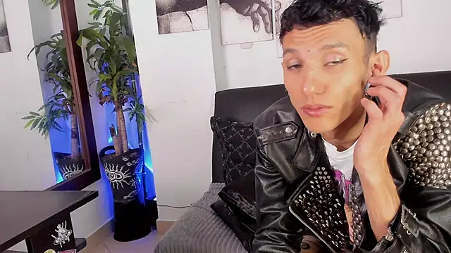 Snapshot of Giotrashy chatting on October 22, 2025, 8:08 pm Giotrashy online show from October 22, 2025, 8:08 pm