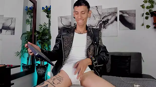 Giotrashy online show from November 13, 2025, 7:51 pm