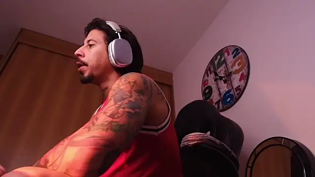 josemeirelesfox online show from October 11, 2025, 12:00 am