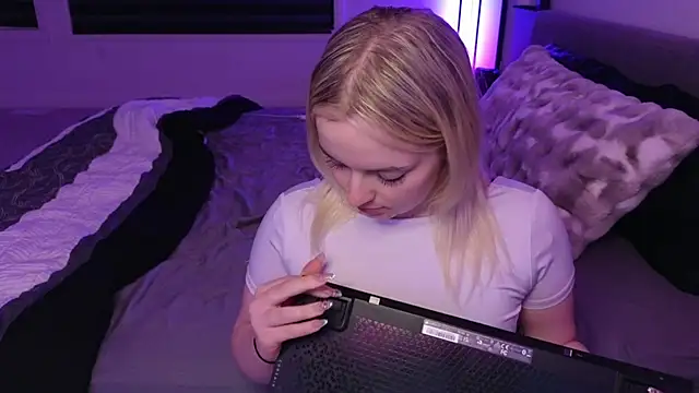 margot robbie7 online show from May 20, 2026, 1:57 am