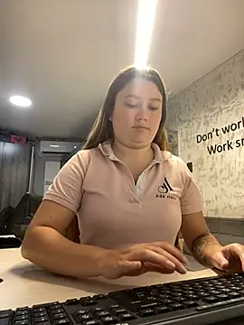 sophikinley online show from March 5, 2026, 1:35 am