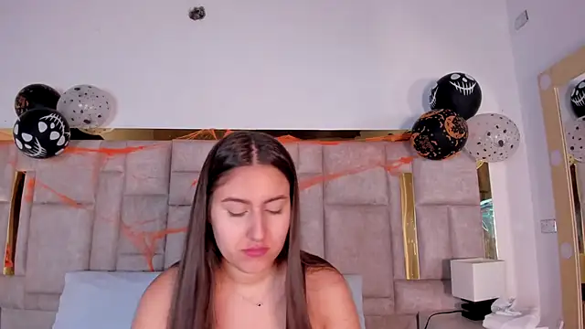 Snapshot of Hanna_Evans__ chatting on October 27, 2025, 12:39 pm Hanna Evans online show from October 27, 2025, 12:39 pm