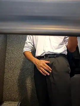 ikeike-kun online show from November 17, 2025, 9:13 am