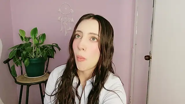 Rebbecawhite meow online show from May 18, 2026, 2:22 pm