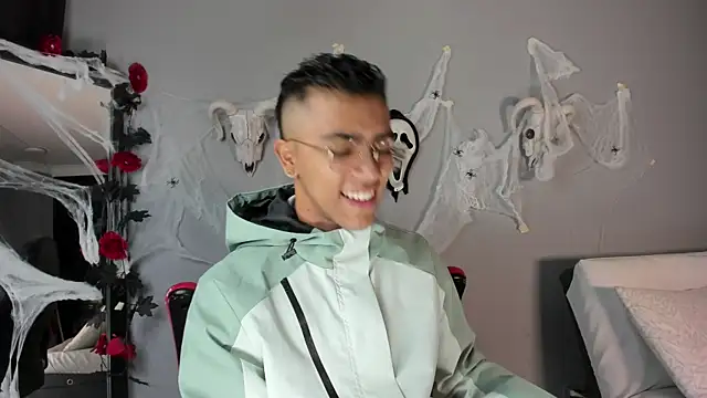 Snapshot of Colstorw_ chatting on October 30, 2025, 10:35 am Colstorw online show from October 30, 2025, 10:35 am