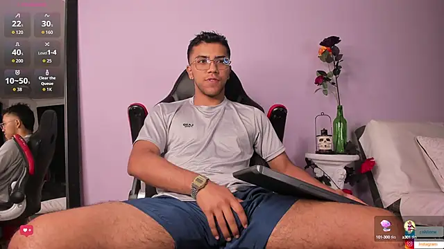 Snapshot of Colstorw_ chatting on October 8, 2025, 10:39 am Colstorw online show from October 8, 2025, 10:39 am