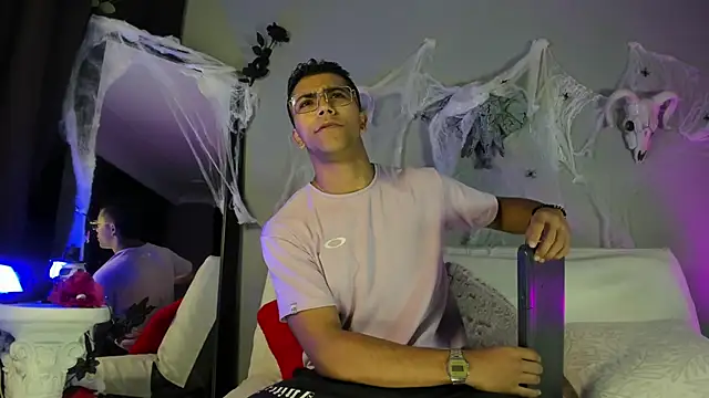 Snapshot of Colstorw_ chatting on October 24, 2025, 10:36 am Colstorw online show from October 24, 2025, 10:36 am