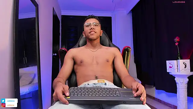 Snapshot of Colstorw_ chatting on September 24, 2025, 10:44 am Colstorw online show from September 24, 2025, 10:44 am