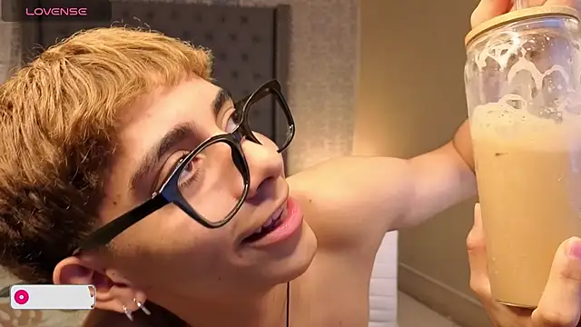 Snapshot of Matty_Sparkk chatting on October 1, 2025, 1:04 pm Matty Sparkk online show from October 1, 2025, 1:04 pm