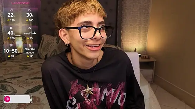 Snapshot of Matty_Sparkk chatting on September 30, 2025, 2:23 pm Matty Sparkk online show from September 30, 2025, 2:23 pm