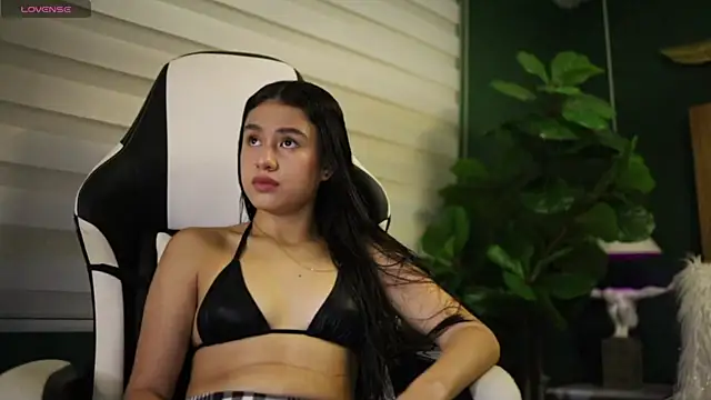 Snapshot of Danaa_Rouse chatting on October 22, 2025, 7:35 pm Danaa Rouse online show from October 22, 2025, 7:35 pm