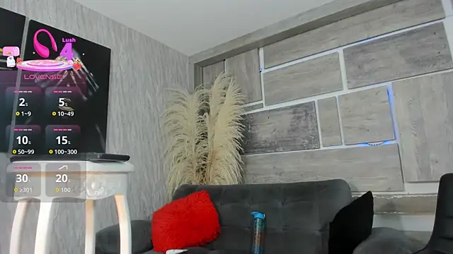 Snapshot of lunastorm_ chatting on October 17, 2025, 8:21 pm lunastorm online show from October 17, 2025, 8:21 pm