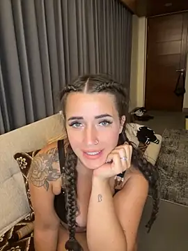 DarkVelvet online show from April 15, 2026, 1:26 pm