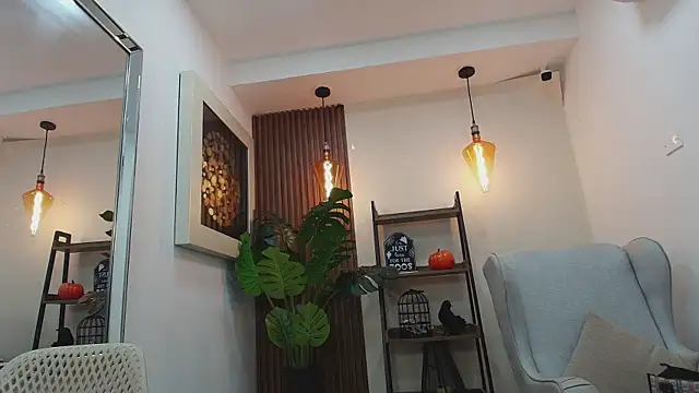 Coral Lise online show from October 19, 2025, 1:36 pm