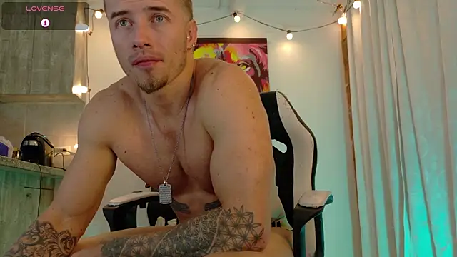 Snapshot of Ryannblue07 chatting on October 15, 2025, 2:21 am Ryannblue07 online show from October 15, 2025, 2:21 am