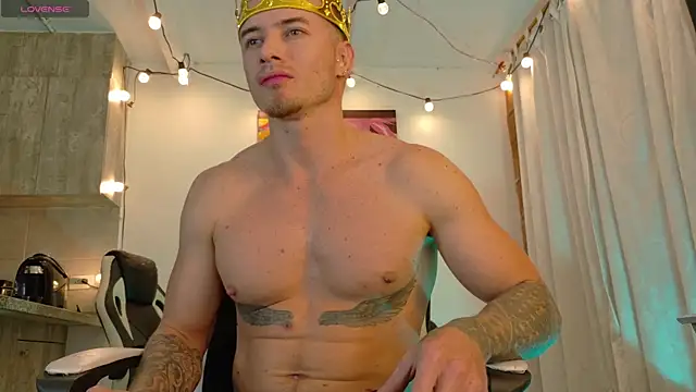 Snapshot of Ryannblue07 chatting on October 8, 2025, 11:16 pm Ryannblue07 online show from October 8, 2025, 11:16 pm