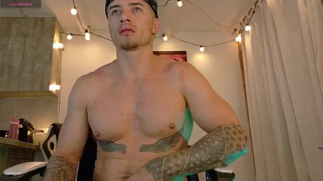 Snapshot of Ryannblue07 chatting on October 10, 2025, 12:44 am Ryannblue07 online show from October 10, 2025, 12:44 am