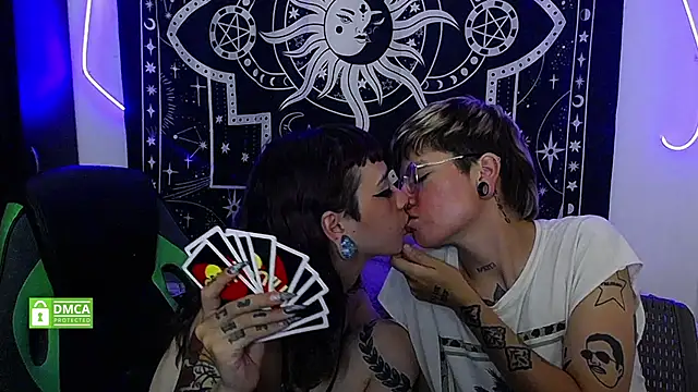 Snapshot of lovelockedlips chatting on March 19, 2025, 5:52 am lovelockedlips online show from March 19, 2025, 5:52 am