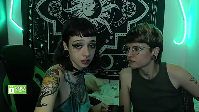 Snapshot of lovelockedlips chatting on March 18, 2025, 5:56 am lovelockedlips online show from March 18, 2025, 5:56 am